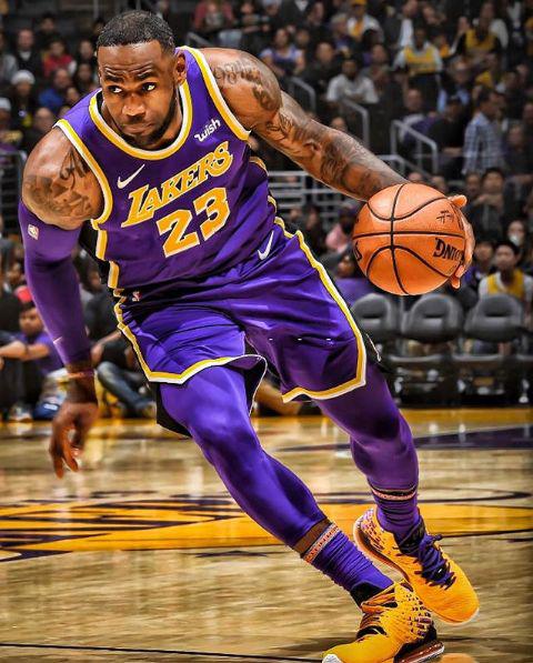 皇马客场3-0击败毕巴，维尼修斯表现低迷，全场仅射正1次，状态持续下滑。（皇马客场三球零封毕巴，维尼修斯表现黯淡仅1次射正，状态仍在下滑）