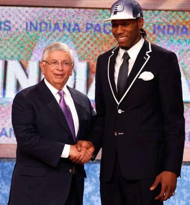 埃贝尔谈马丁内利进球：若诺伊尔留在门线上可能还有机会扑救（埃贝尔评马丁内利破门：若诺伊尔守在门线上或仍有扑救机会）