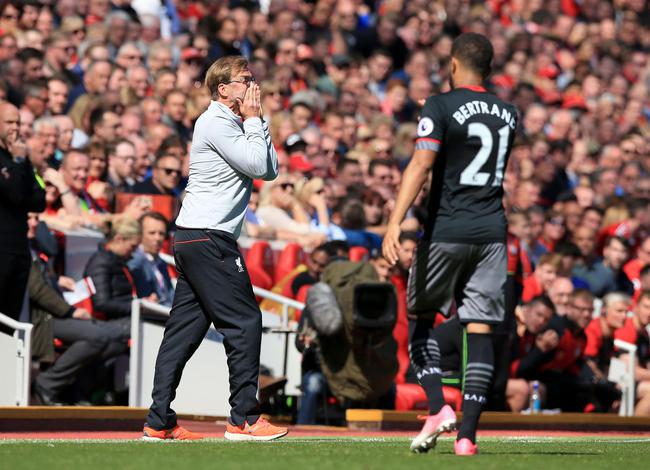 阿奇姆彭本赛季已打入15球，追平河南队单赛季进球纪录（阿奇姆彭本季斩获15球，追平河南队单季进球纪录）