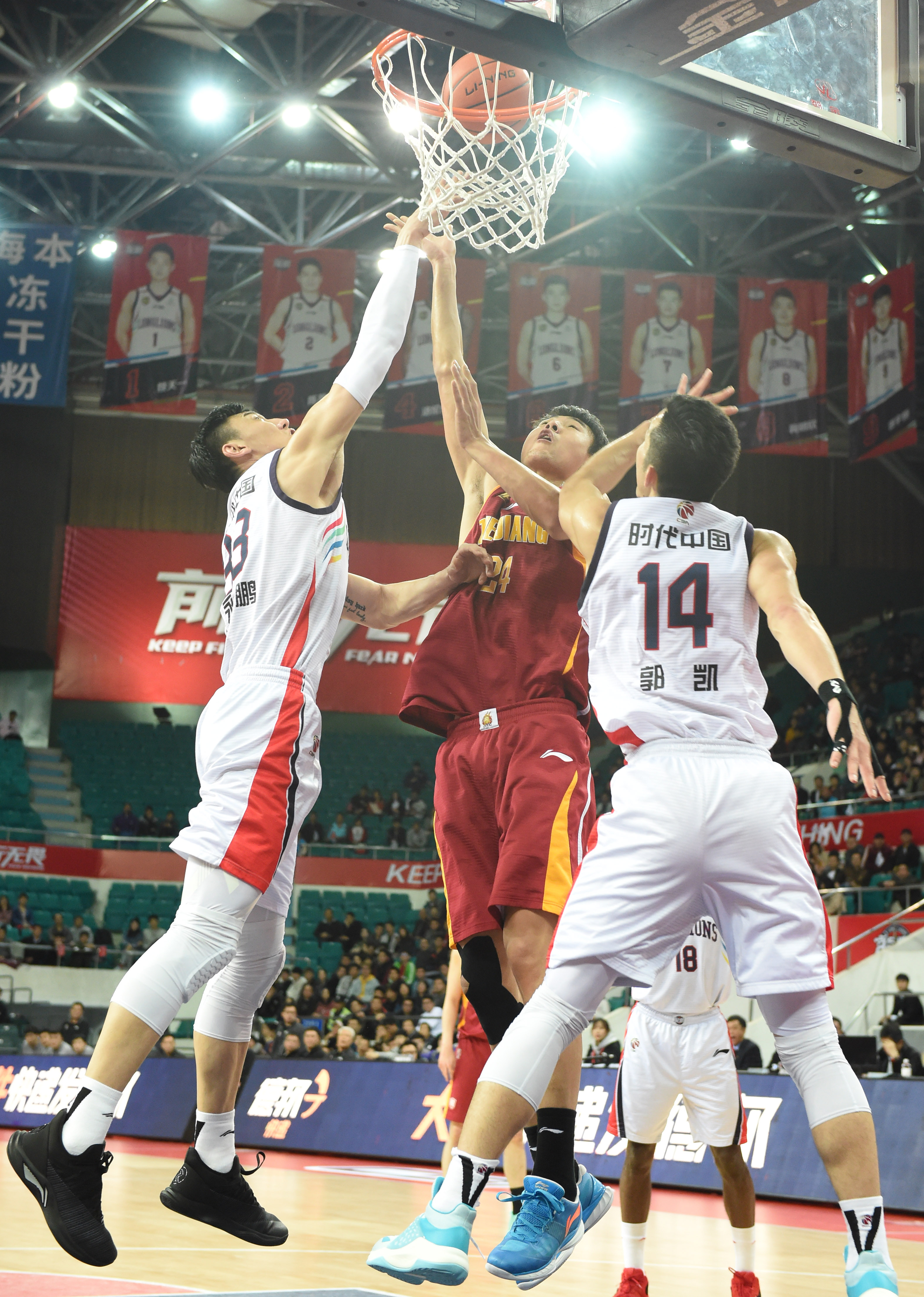 东契奇交易血赚，艾顿越打越猛，他坚信湖人阵容能够夺冠（东契奇交易赚翻，艾顿愈战愈勇，他坚信湖人具备夺冠实力）